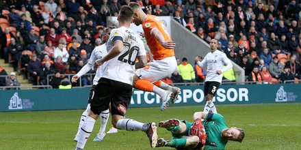 Αντίθετες πορείες