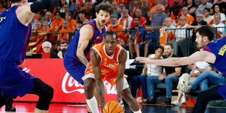el-valencia-aplasta-al-barça-102-75-para-igualar-las-v0-pbkze0lcbj8h 1.jpg