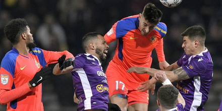 Μεταξύ τριών... Στεάουα! fcsb.jpg
