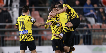 Πανσερραϊκός - ΑΕΚ 1-3: Άνετα στα ημιτελικά η Ένωση jntrsnjhtrs.jpg