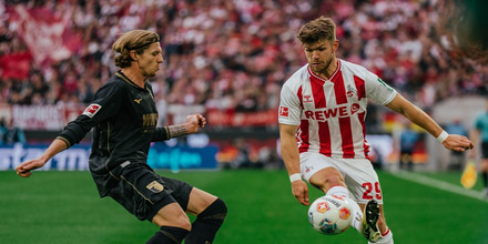 Η μία πάνω, η άλλη κάτω...