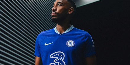 Η Τσέλσι ανακοίνωσε τον Ομπαμεγιάνγκ pierre-emerick-aubameyang-220901-posing.jpg