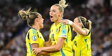 Sweden W - England W fc.jpg