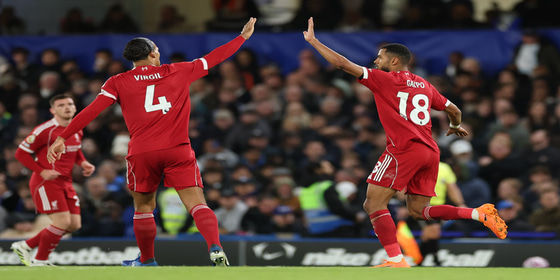 Και κοφτερά γυαλιά τα βράδια μου